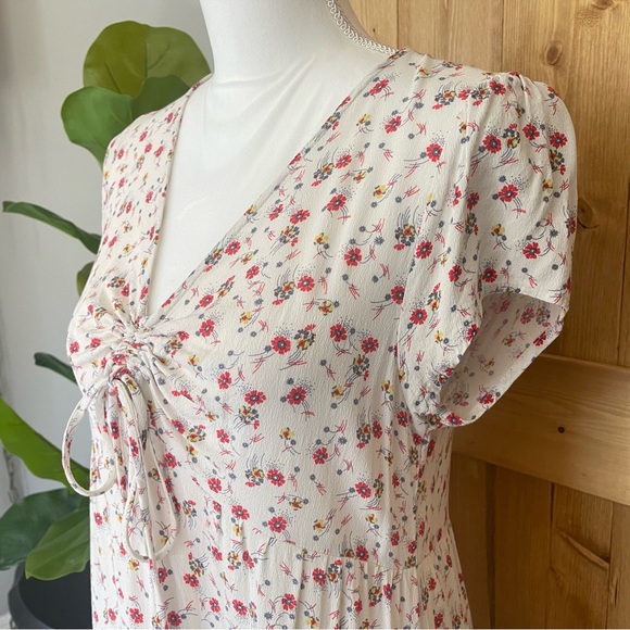 Kirious Ditsy Floral Cream V-neck Tiered Shift Knee Length Dress w Synch Chest - Picture 5 of 15